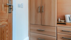 مكتب ومكواة/لوح كي وواي فاي مجانًا وملاءات أسرّة