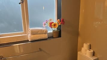 Economy Single Room, Shared Bathroom | Bathroom | Towels