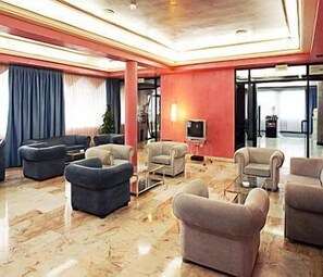 Lobby sitting area - Hotel Faranda Express Las Lomas (Oviedo)