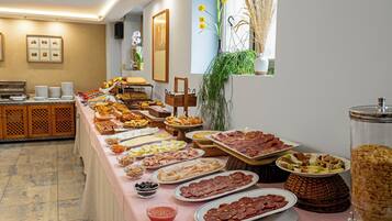 Dagelijks ontbijtbuffet (EUR 15 per persoon)