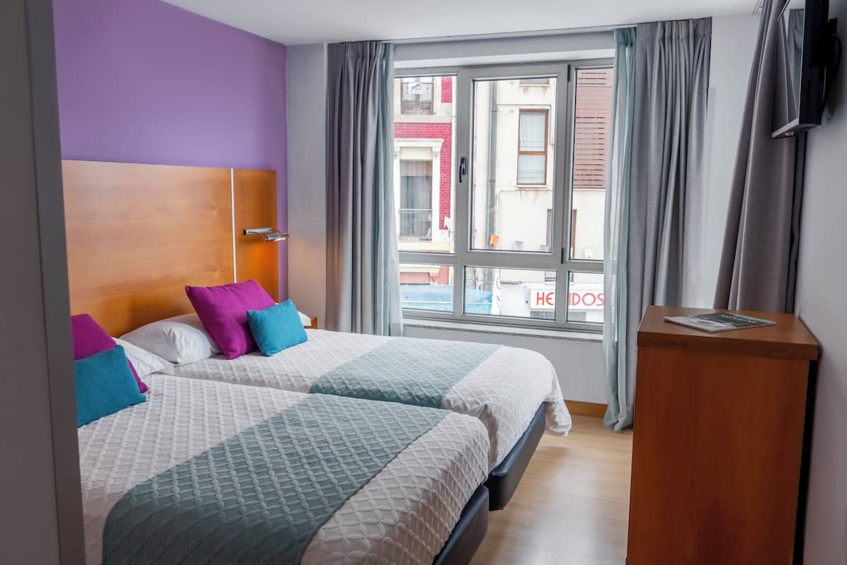 Standardzimmer, 3 Einzelbetten, Nichtraucher | Hochwertige Bettwaren, Daunenbettdecken, Minibar, Zimmersafe