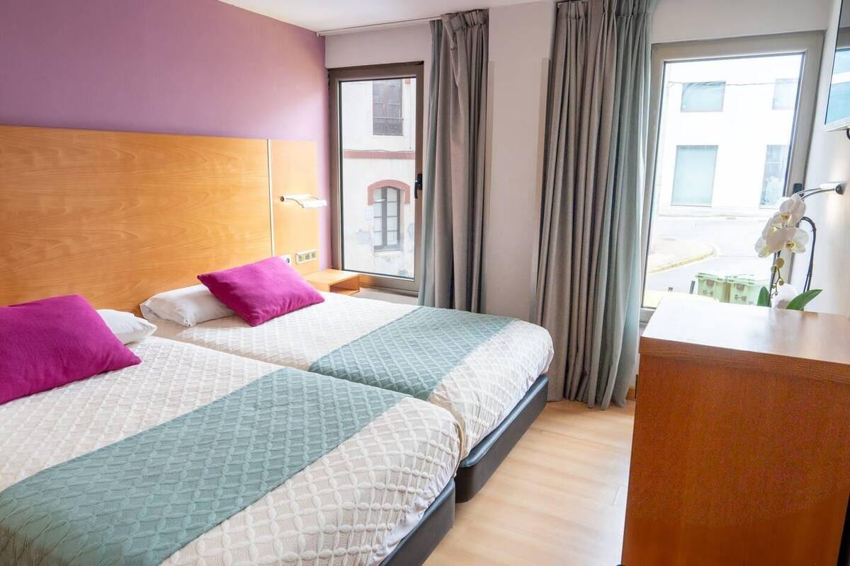 Standaard kamer, 2 eenpersoonsbedden, niet-roken | Luxe beddengoed, donsdekens, een minibar, een kluis op de kamer