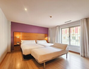 2 Single Beds with Extra Bed | Premium bedding, down comforters, minibar, in-room safe