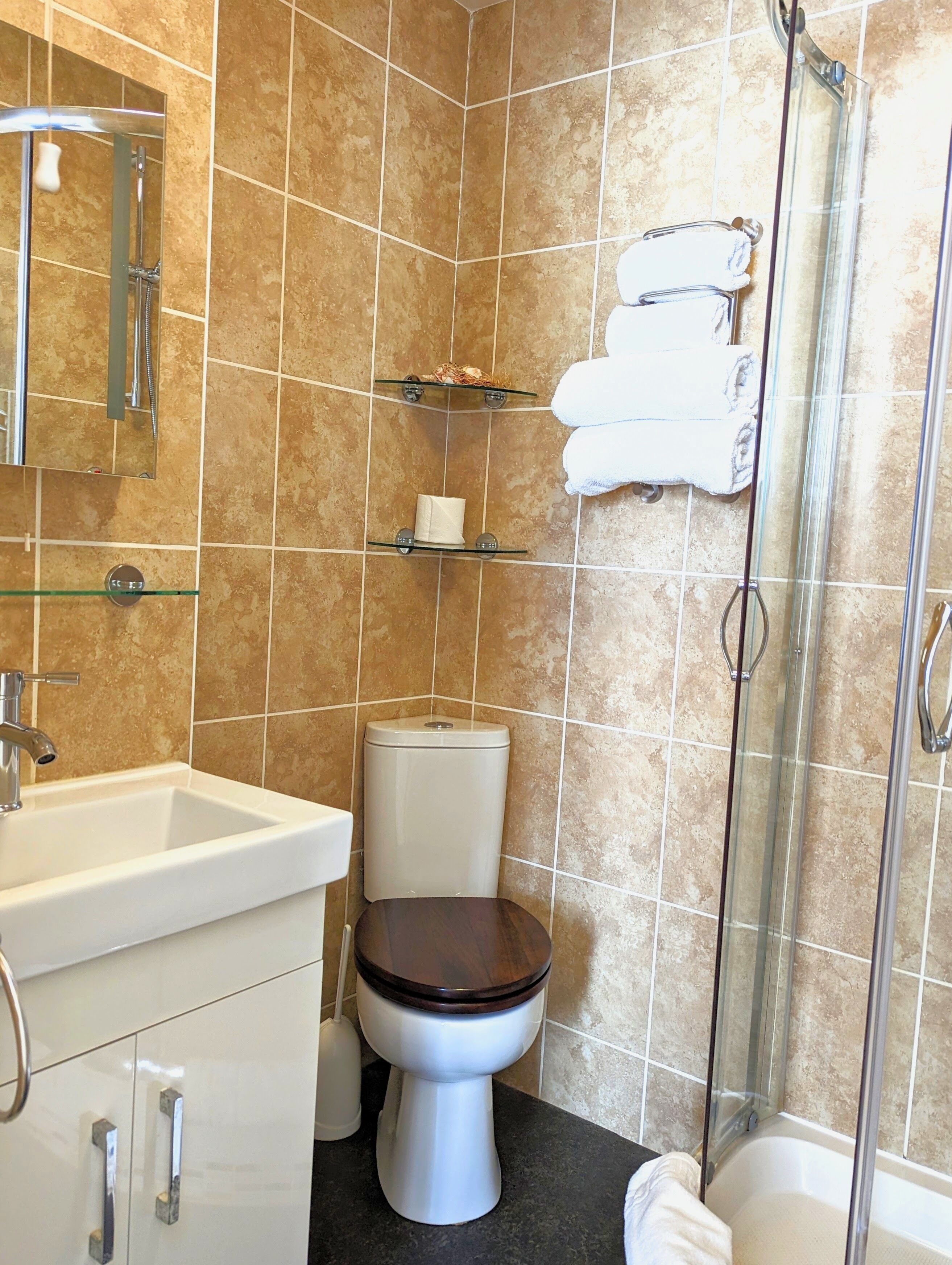 comfort single room, ensuite | bathroom | free toiletries, hair dryer, towels