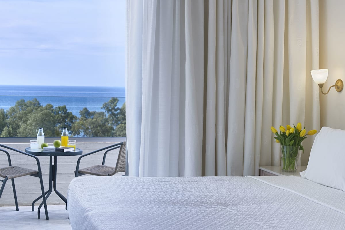 1 bedroom, premium bedding, in-room safe, desk