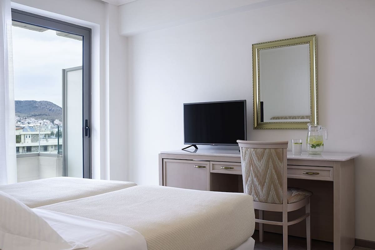 1 bedroom, premium bedding, in-room safe, desk
