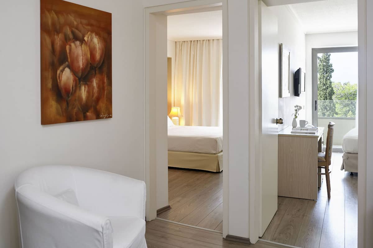 1 bedroom, premium bedding, in-room safe, desk