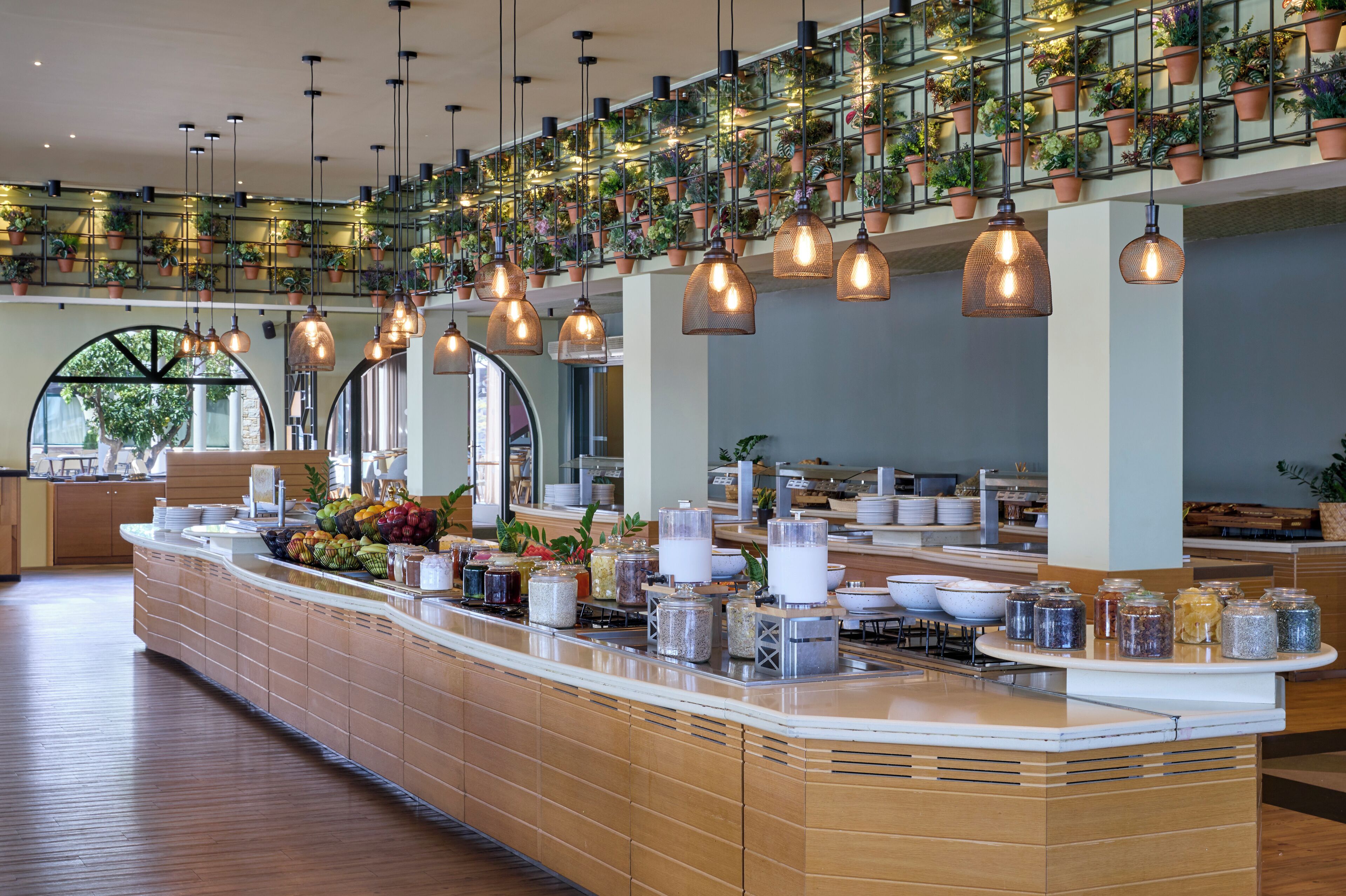 Desayuno continental (EUR 28 por persona) 