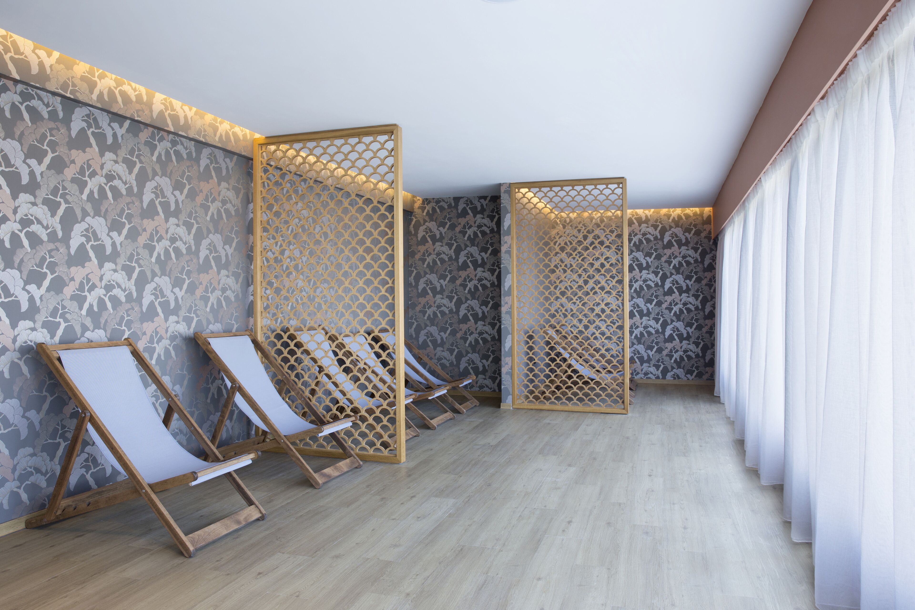 sauna, hot tub, steam room, turkish bath/hammam, body treatments