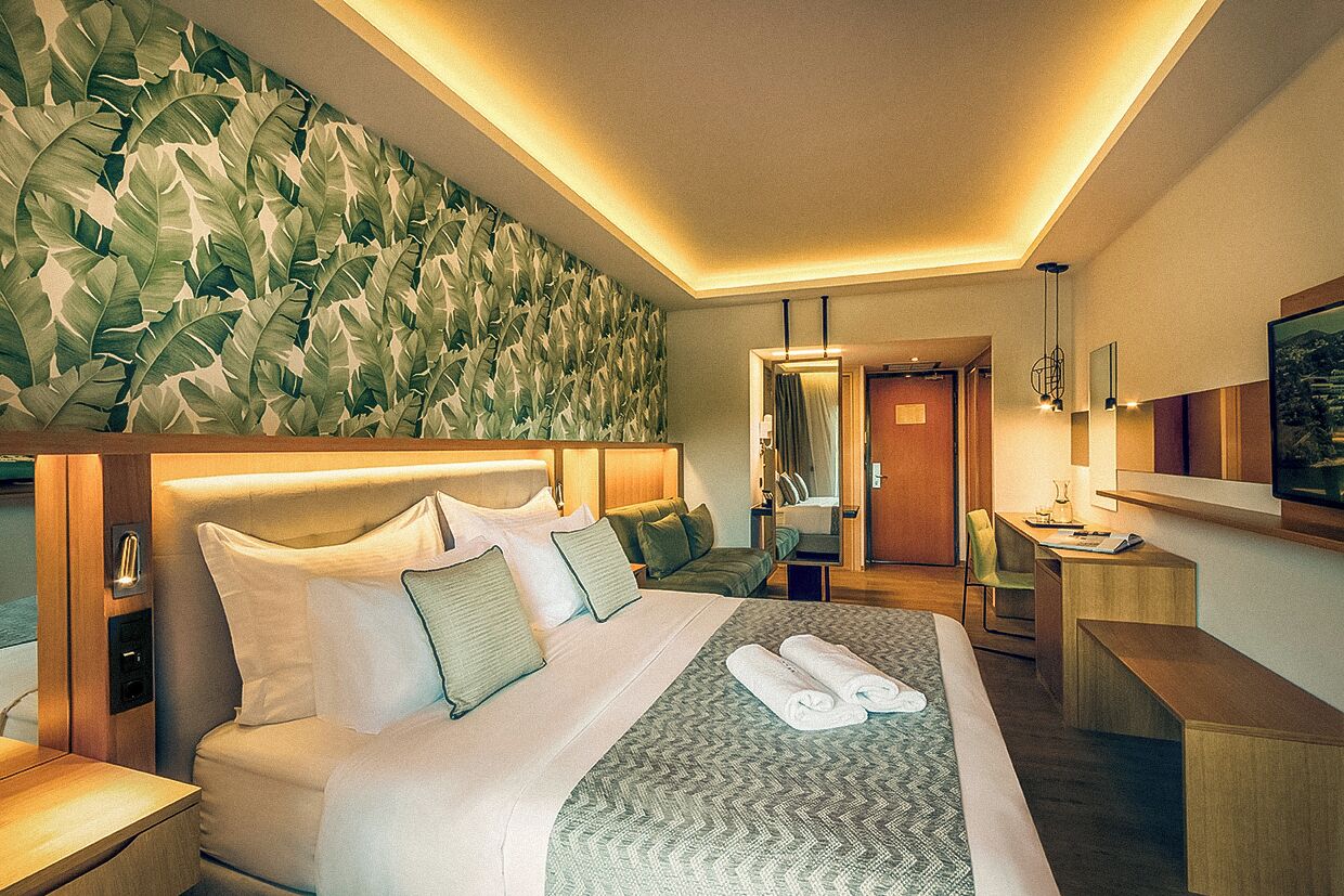 Executive Bungalow Sea View Private Pool | Minibar, safe på rommet, skrivebord og blendingsgardiner