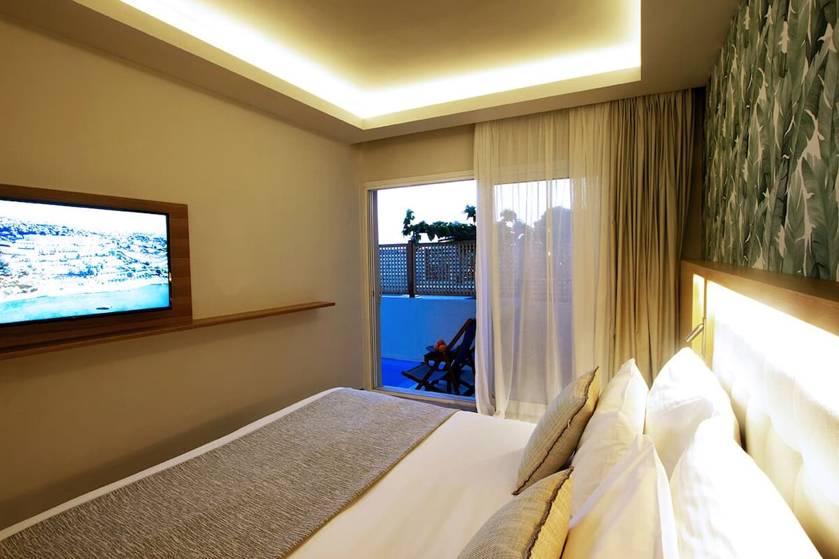 Executive Room, 2 Bedrooms, Private Pool (Family Room) | Minibar, in-room safe, desk, blackout curtains