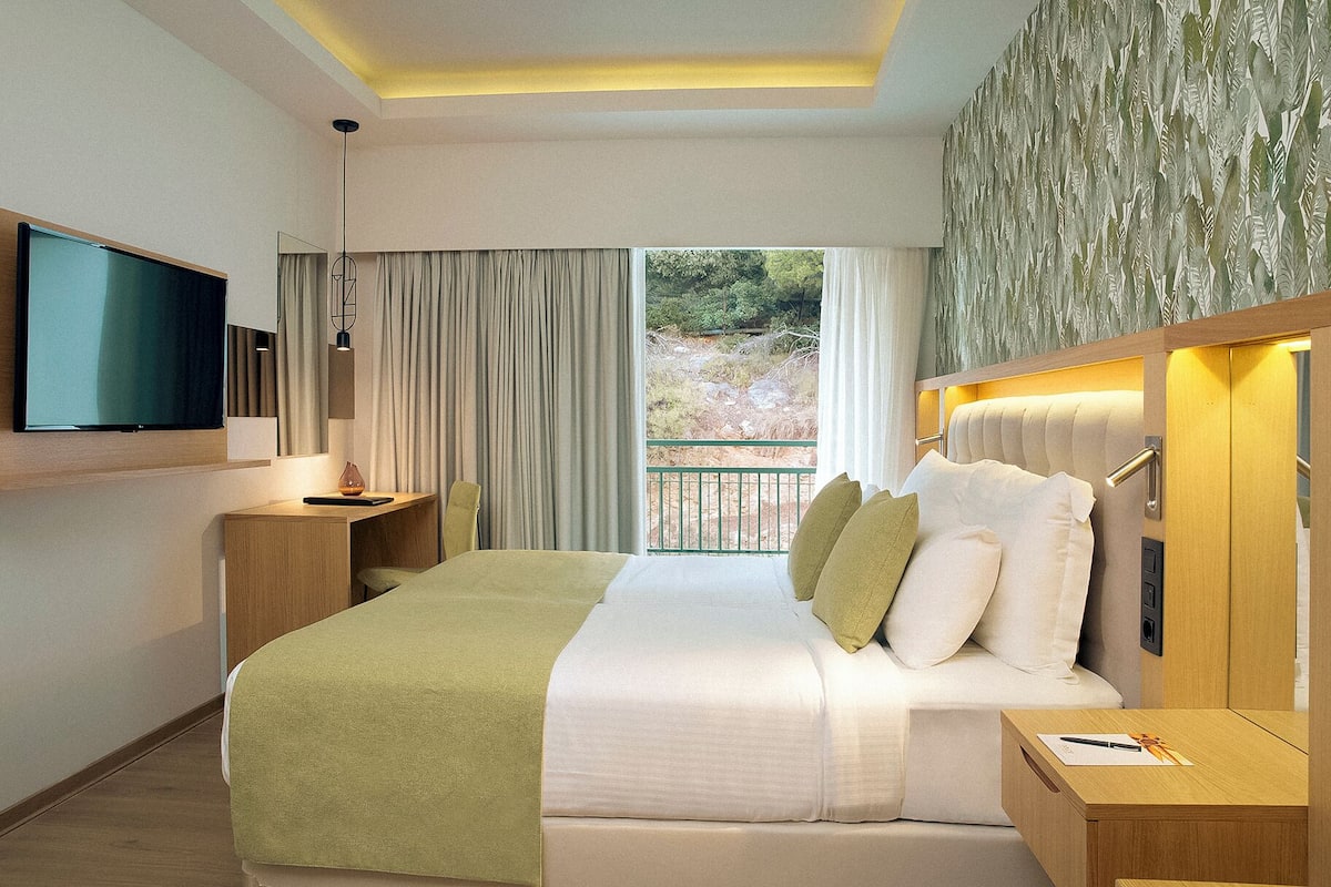 Familierom, 2 soverom (Executive) | Minibar, safe på rommet, skrivebord og blendingsgardiner