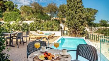 Minibar, in-room safe, desk, blackout curtains