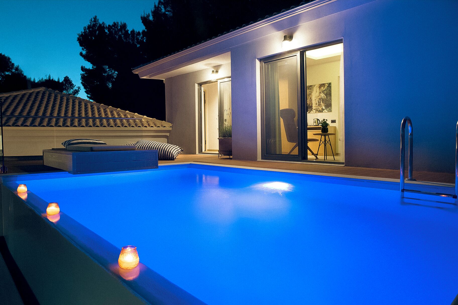 Villa Artemis | Frigobar, cofres nos quartos, escrivaninha, cortinas blackout