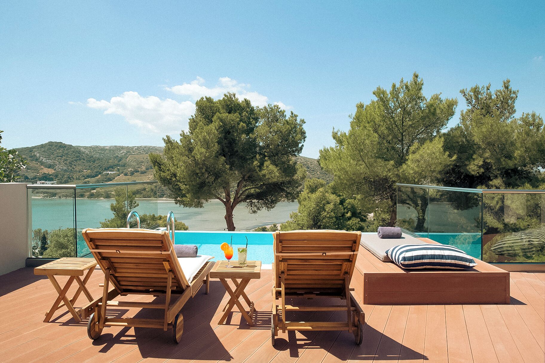 Villa Aphrodite | Minibar, in-room safe, desk, blackout drapes