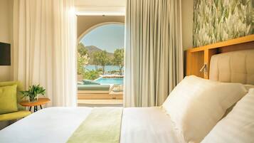 Executive Bungalow Sea View Private Pool | Minibar, coffres-forts dans les chambres, bureau, rideaux occultants