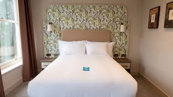 Superior Room, 1 King Bed, Non Smoking | Premium bedding, desk, laptop workspace, blackout drapes