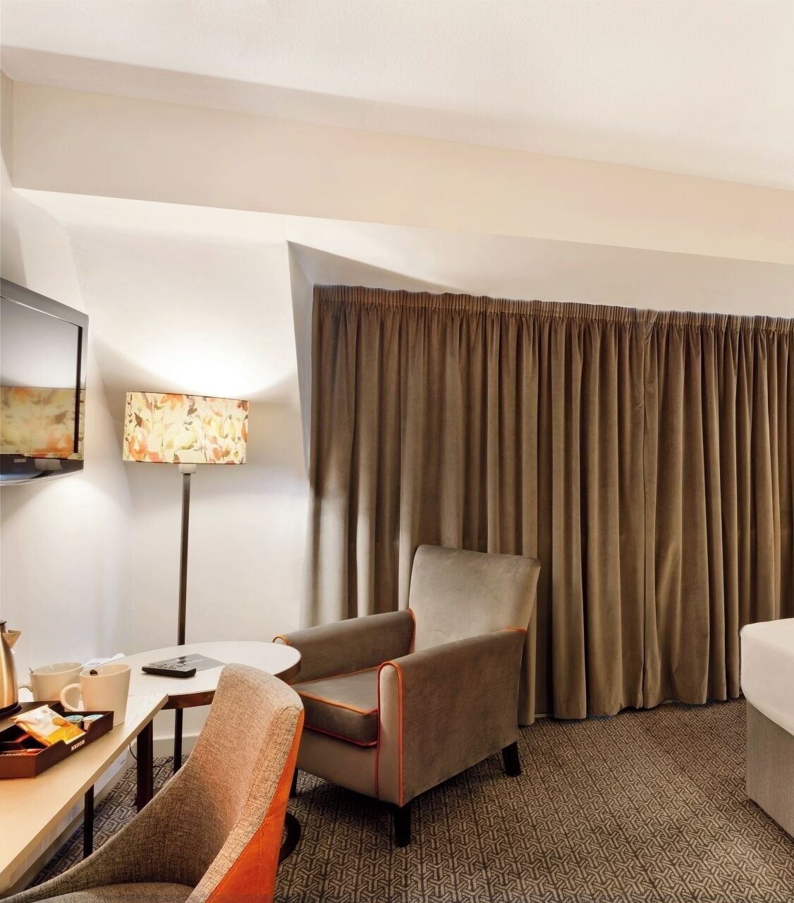 classic room, 1 double bed, non smoking | 1 bedroom, premium bedding, desk, laptop workspace