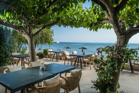 Alimentos y bebidas. Corissia Beach Hotel