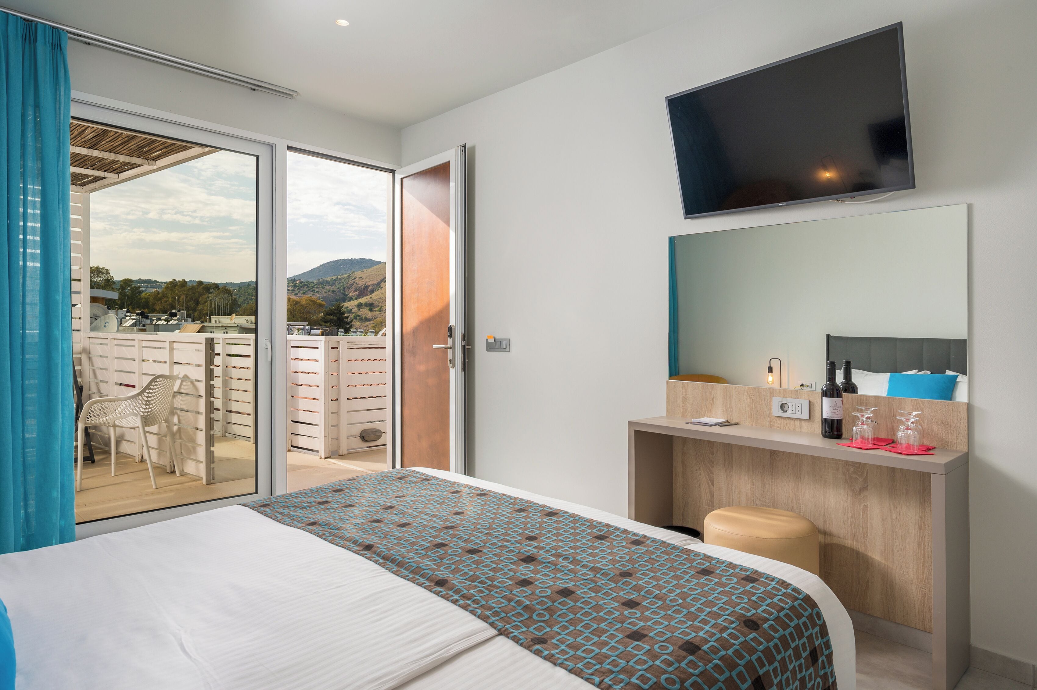 double room | in-room safe, soundproofing, free wifi, bed sheets