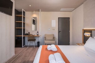 Premium Double Room | 1 bedroom, in-room safe, soundproofing, free WiFi