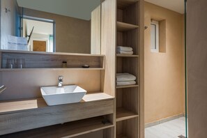 고급 세면용품, 헤어드라이어, 타월, 비누