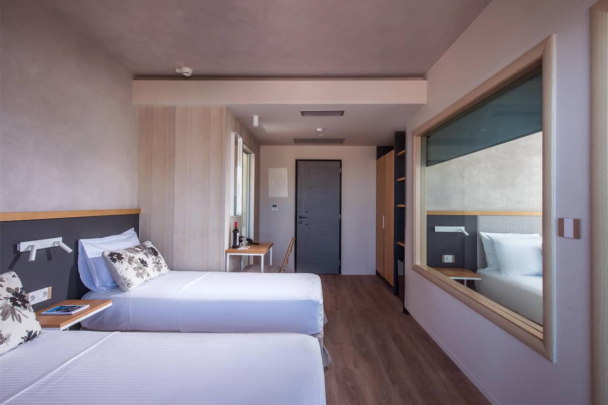1 bedroom, in-room safe, soundproofing, free WiFi