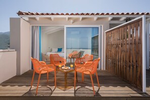 Family Room | Terrace/patio