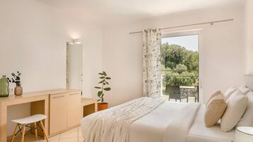 Hypo-allergenic bedding, in-room safe, individually decorated