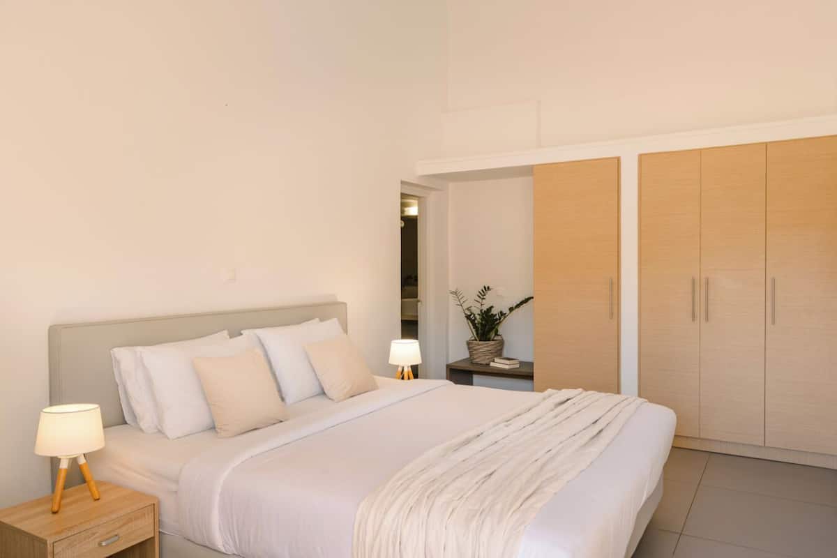 Single Room, Garden View (4 adults) | 1 bedroom, hypo-allergenic bedding, in-room safe, individually decorated