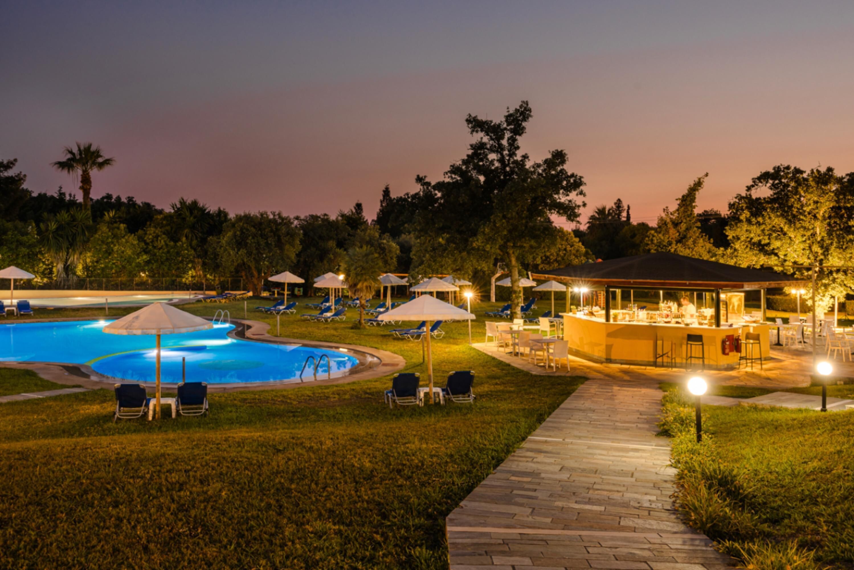 Beach nearby, beach bar