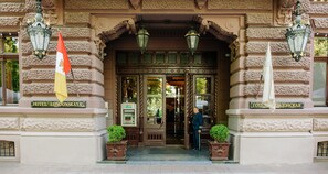 Property entrance - Londonskaya Hotel (Odesa)