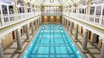 Indendørs pool