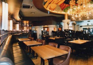 Breakfast, lunch and dinner served - Paramount Hotel (520944) (Dublin)