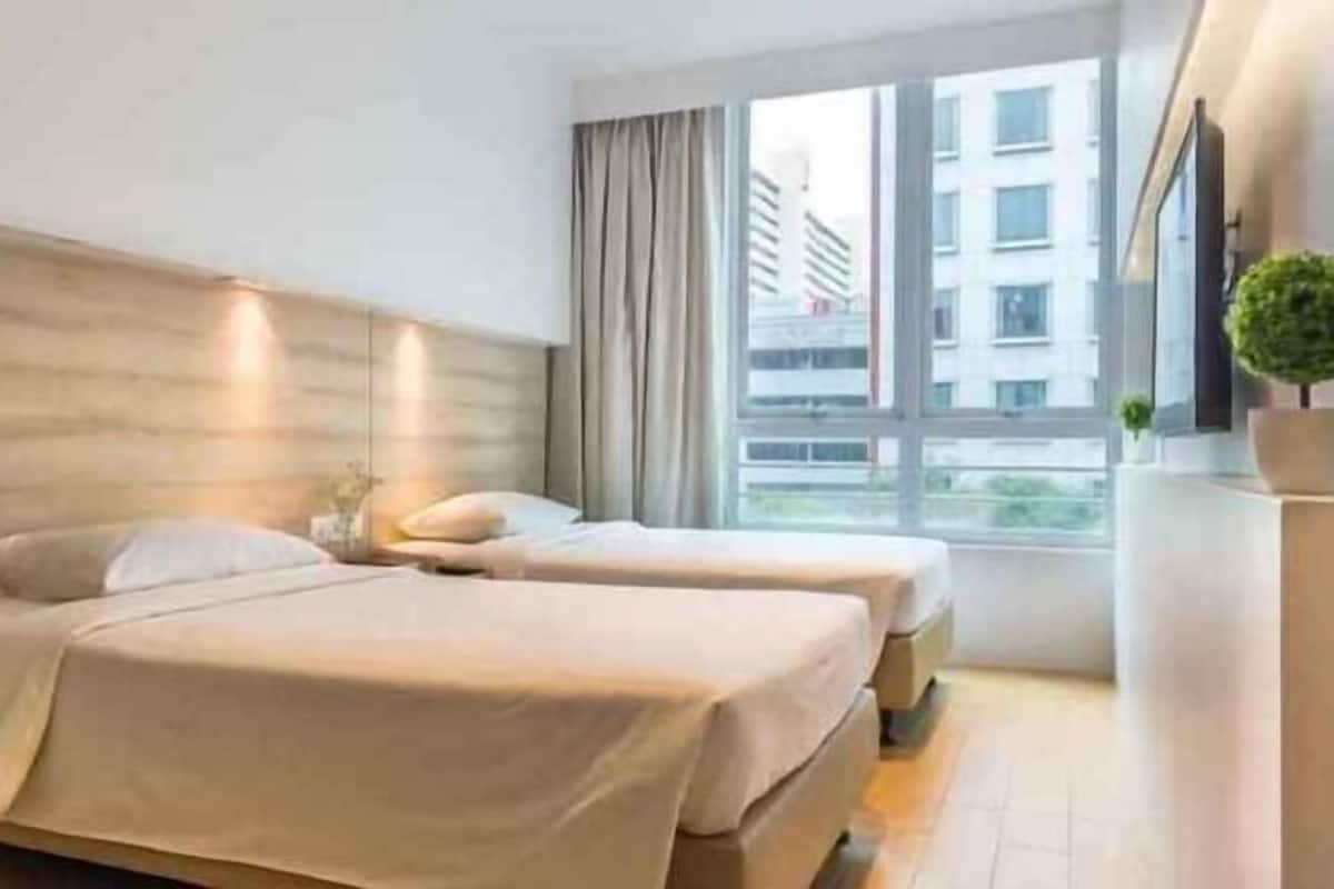 Cofres nos quartos, Wi-Fi de cortesia, roupa de cama