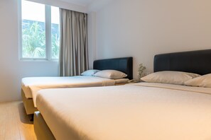 Deluxe Quadruple Room, 2 Queen Beds | Bathroom