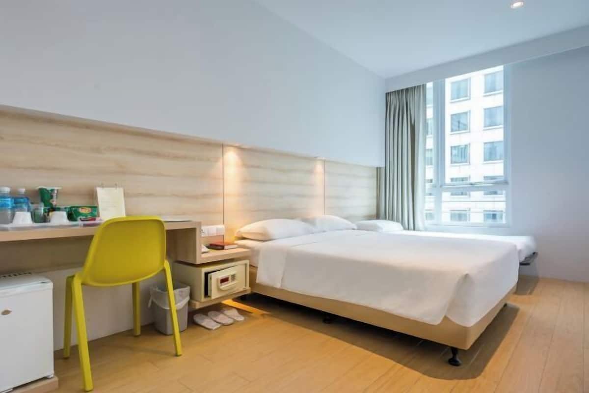 Cofres nos quartos, Wi-Fi de cortesia, roupa de cama