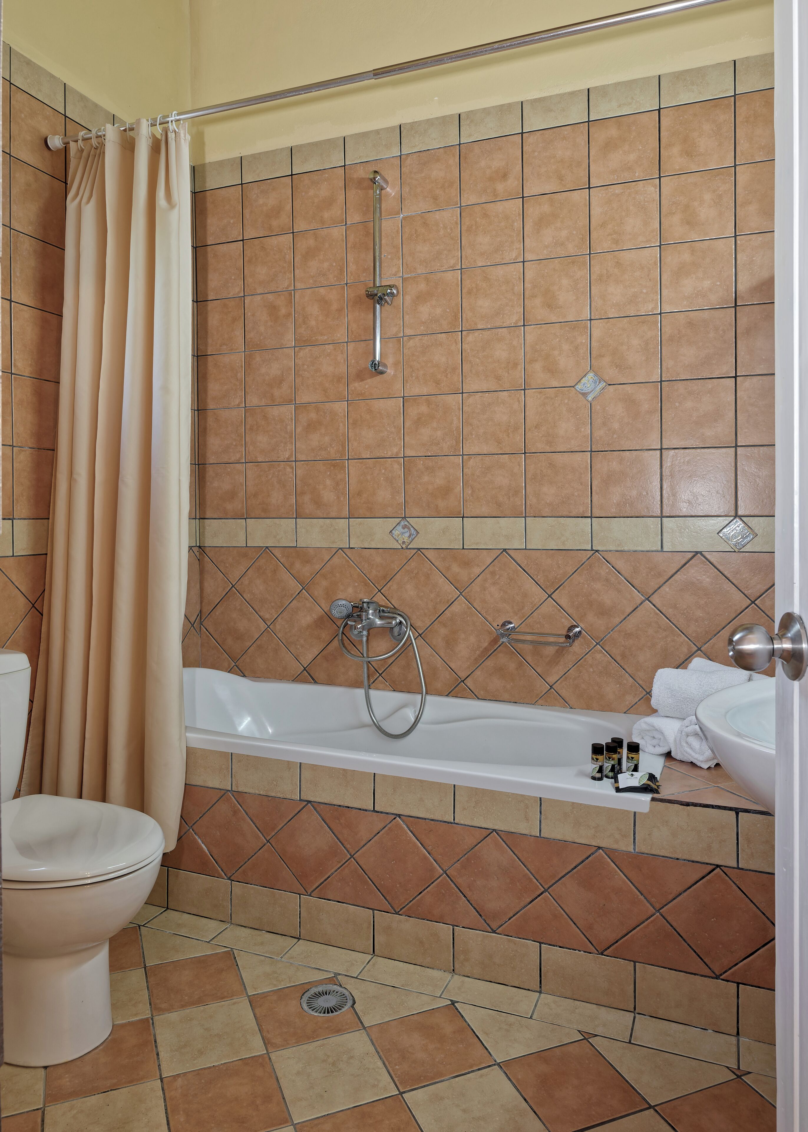 A bathroom with a bathtub, toilet, and sink.