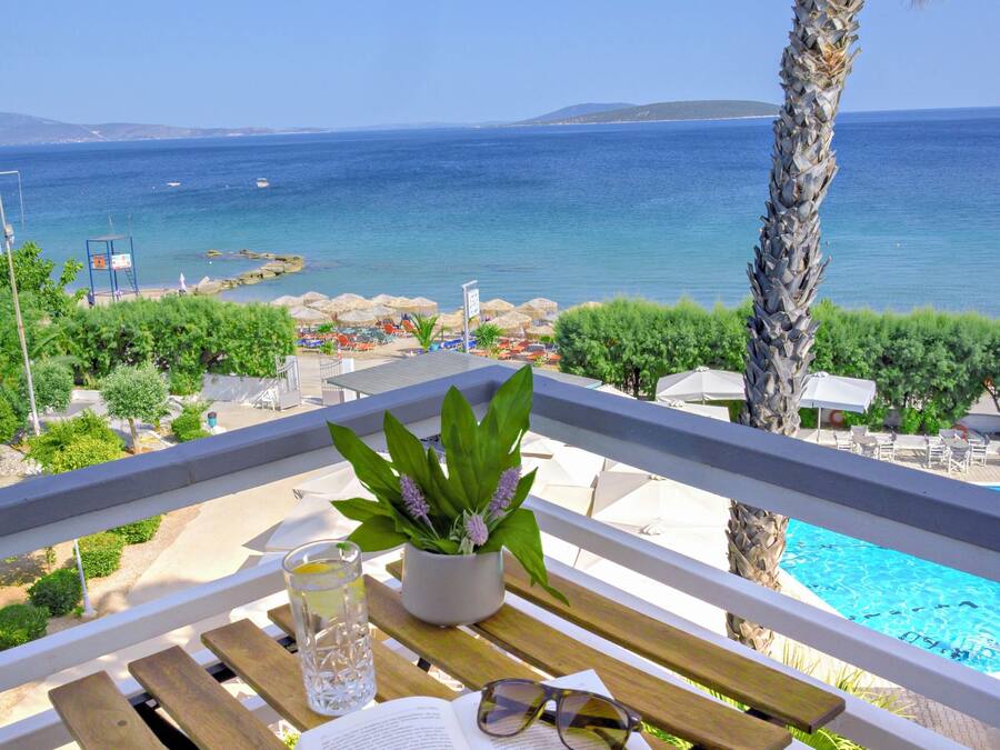 Double or Twin Room, Sea View | Minibar, in-room safe, desk, blackout drapes
