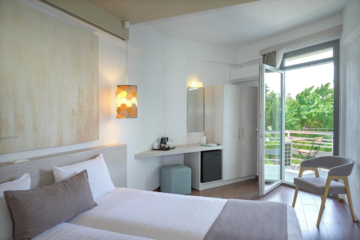 twin room, garden view | 1 bedroom, minibar, in-room safe, individually decorated