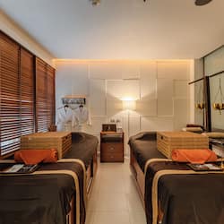 Couples treatment rooms, body treatments, aromatherapy, Thai massages