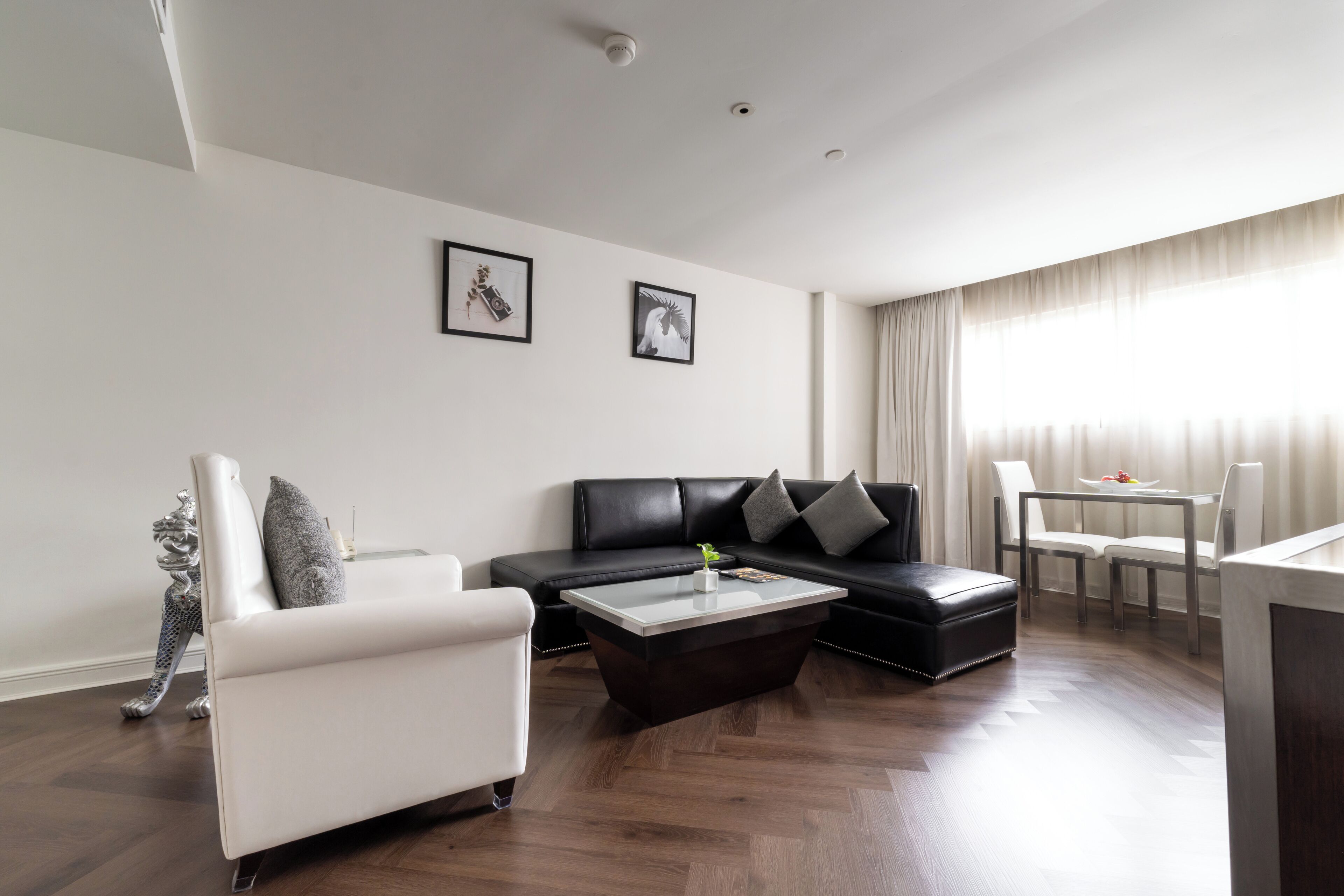 Platinum Suite 65 sqm | Living area | 42-inch LED TV with cable channels, TV