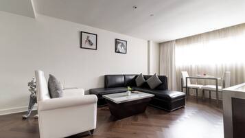 Platinum Suite 65 sqm | Living area | 42-inch LED TV with cable channels, TV