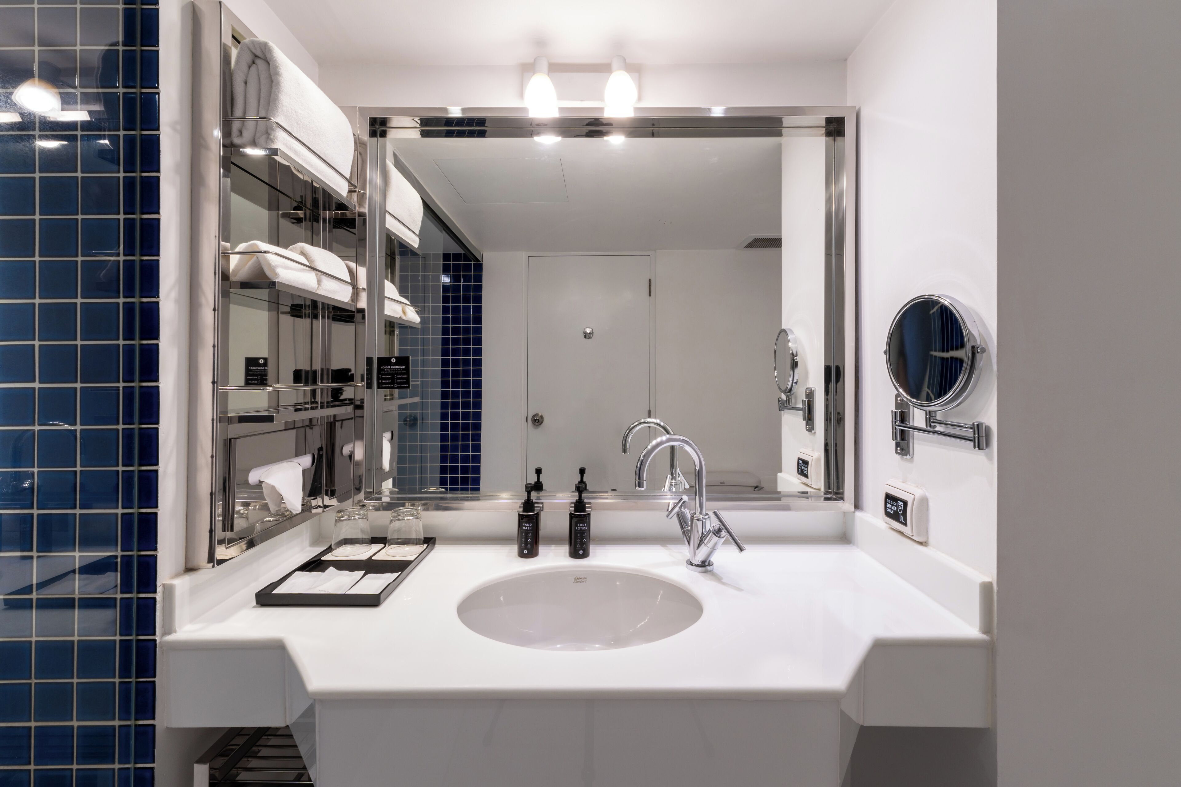 bronze queen 27 sqm | bathroom | free toiletries, hair dryer, bathrobes, slippers