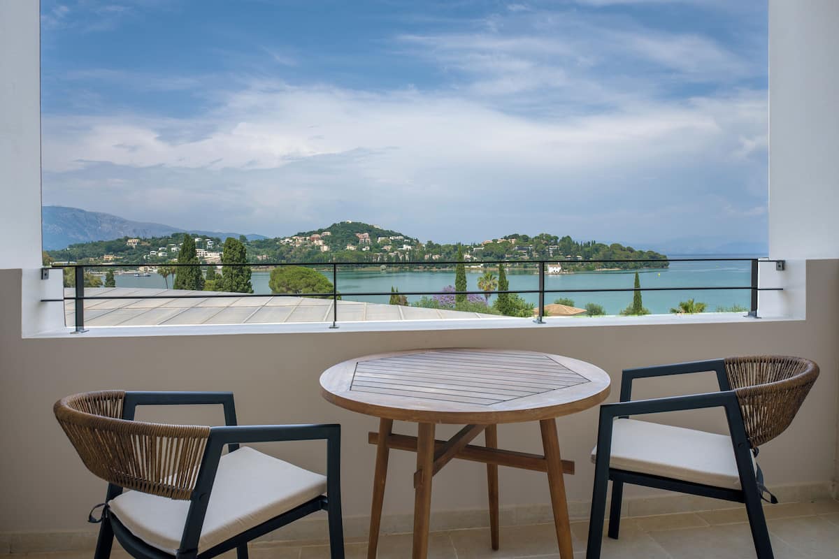 Habitación doble, balcón, vista al mar | Balcón