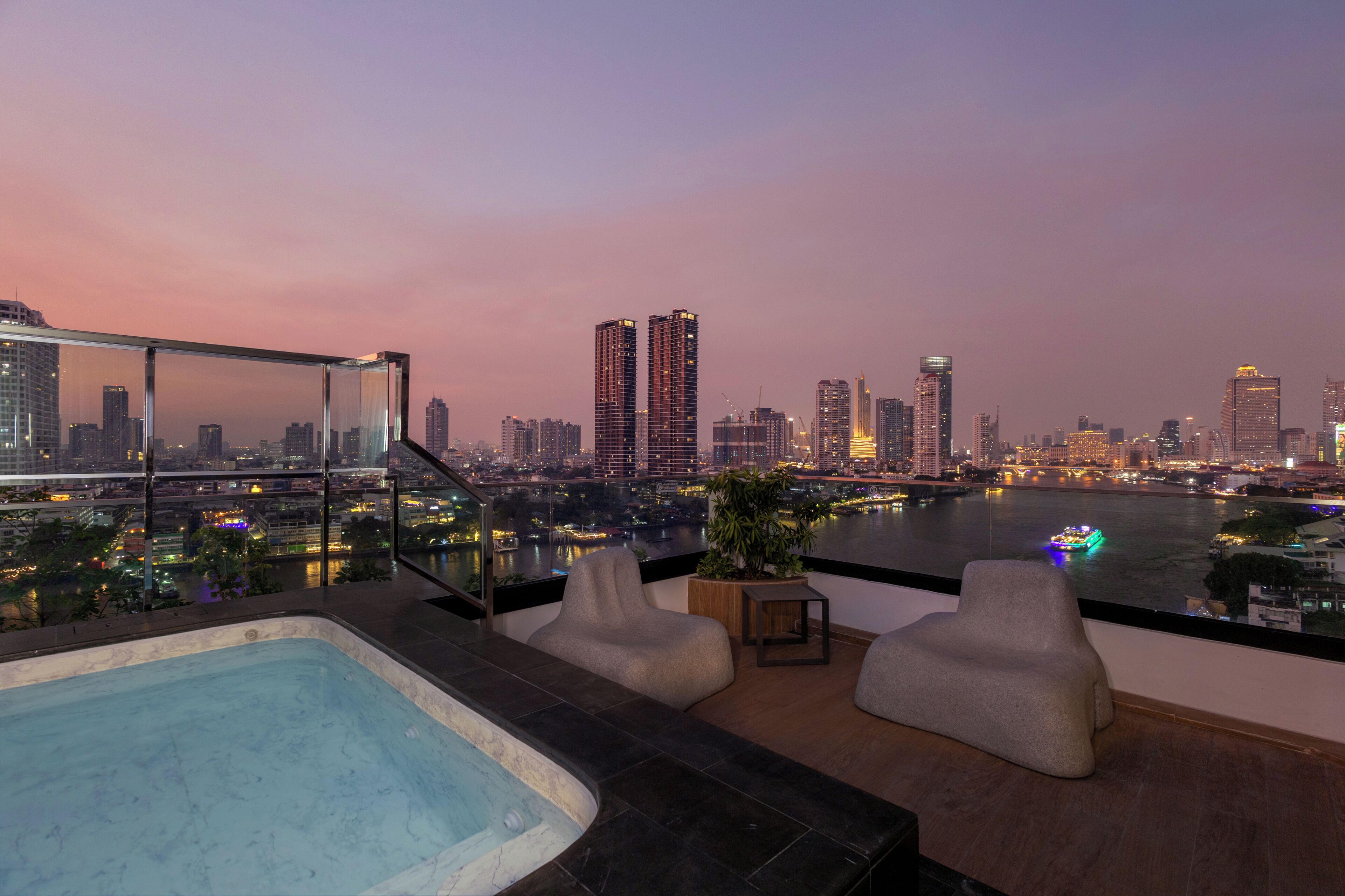 Photo - Ramada Plaza by Wyndham Bangkok Menam Riverside