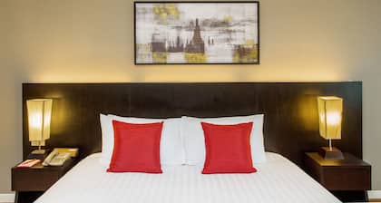 Ramada Plaza by Wyndham Bangkok Menam Riverside