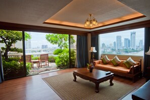 Flat-screen TV - Ramada Plaza by Wyndham Bangkok Menam Riverside (Bangkok)