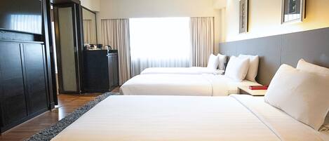 Tremannsrom, 3 enkeltsenger | Sengetøy av topp kvalitet, minibar og safe på rommet