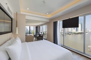 Suite, 1 Katil Raja (King), Jetted Tub (Private Terrace, Plunge Pool) | Peralatan tempat tidur premium, bar mini, peti besi dalam bilik